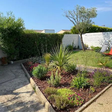 Tatil Evi Frangipanier, Maison Quartier Calme, 1,5km De La Plage, 6 Pers